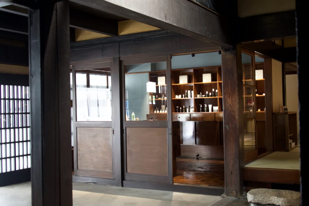 OSAJIの商品が並ぶお匙 京都のSALON